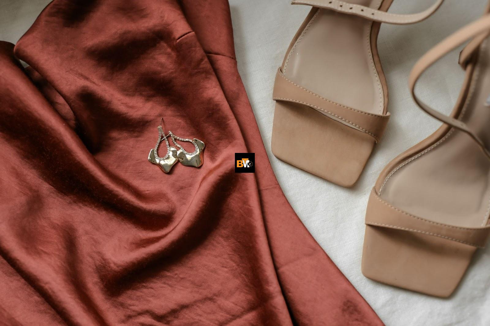 What Color Shoes to Wear With Burnt Orange Dresses