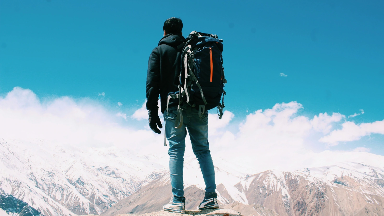 5 Tech Tips to Ensure That Your Vacation Abroad Is Actually Smooth