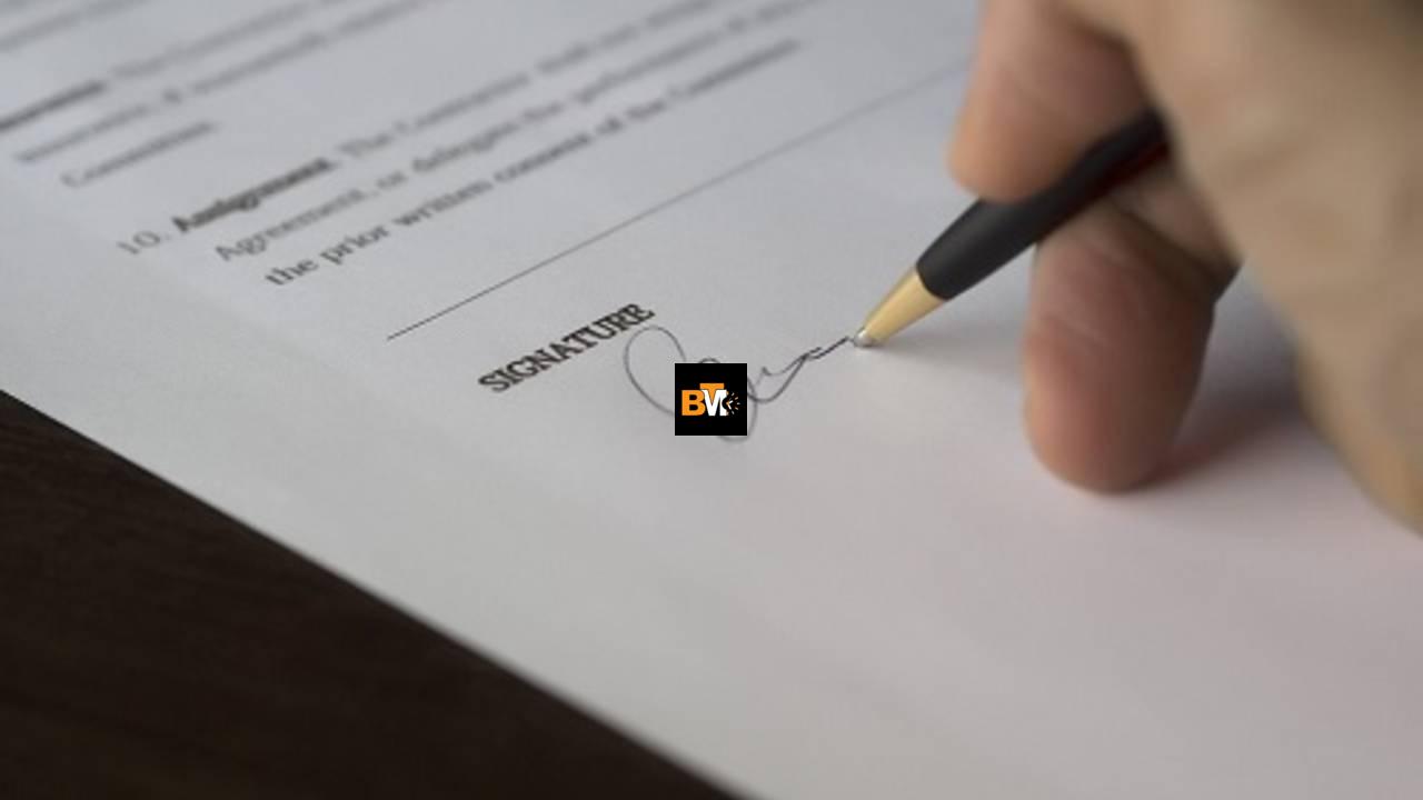 Signatures between the lines or how a mobile notary keeps authors in control